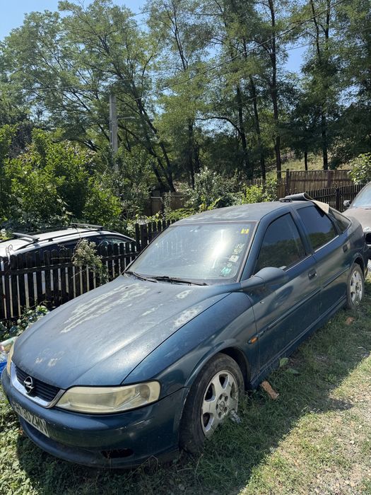 Vând sau dezmembrez Opel Vectra