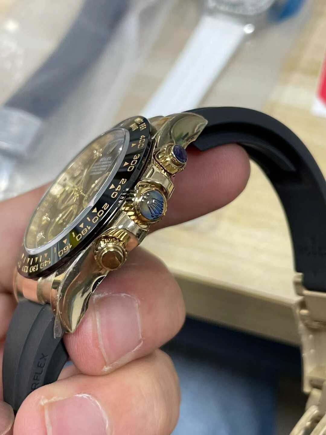 Rolex daytona златен / гумен / диамантен циферблат