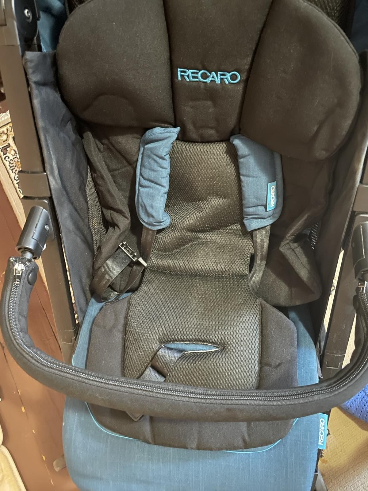 Продавам детска количка RECARO
