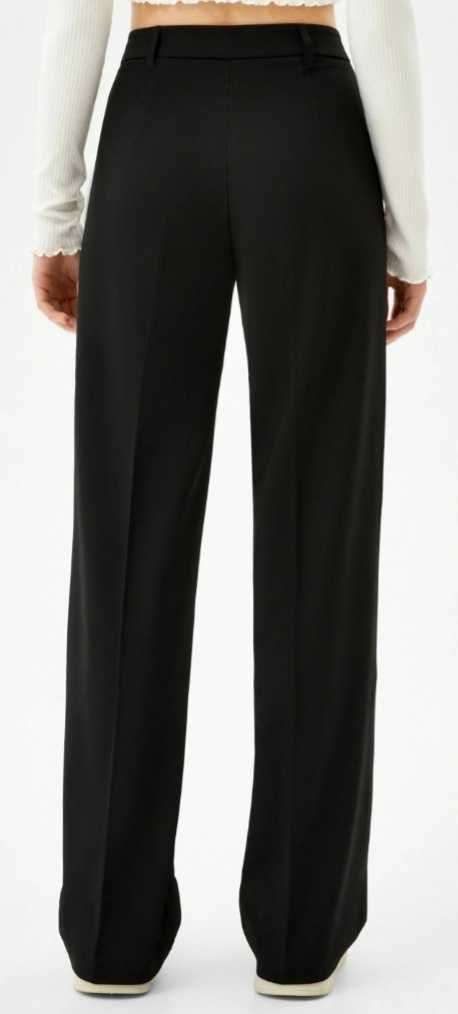 Pantaloni negri de la Calvin Klein, mar. S, M, L