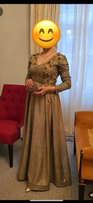 Золотое вечернее платье