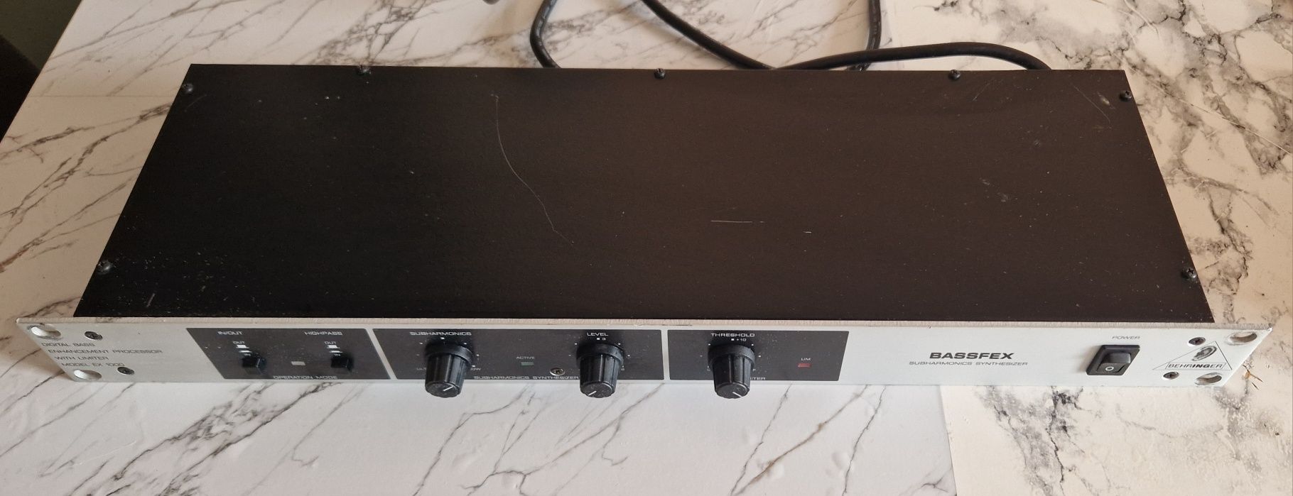 Crossover Behringer Bassfex sintetizator de sunet