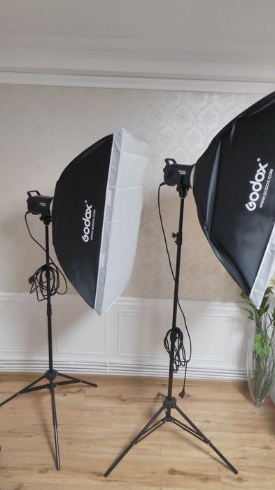 Blituri studio foto Godox 2*300w