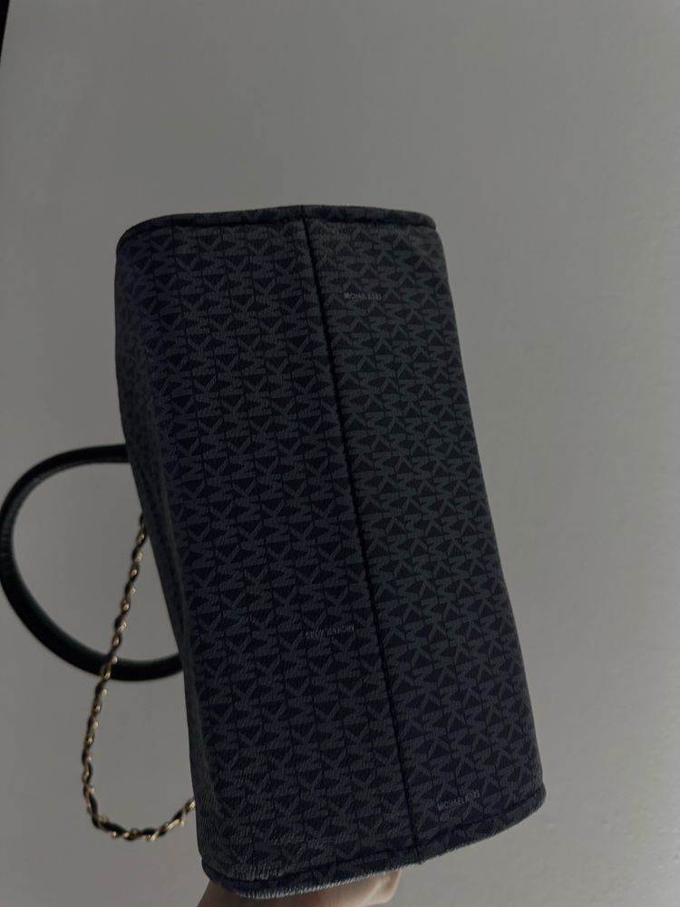 - Geanta Michael Kors Signature Jet Set -