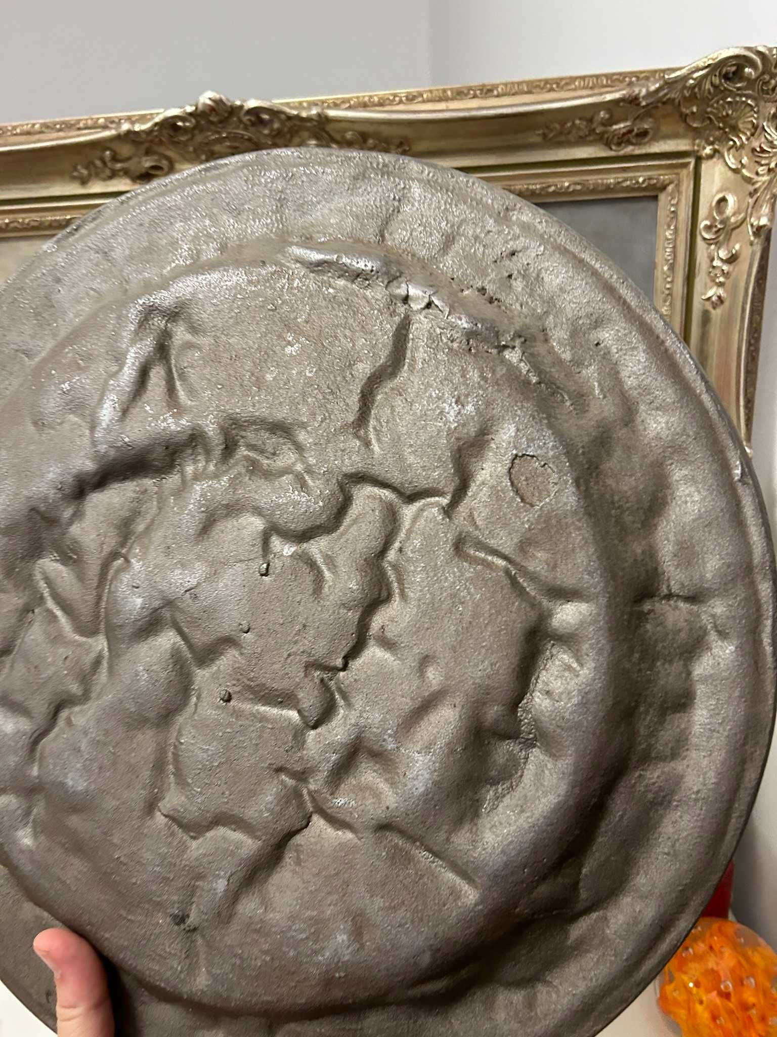 NO684 Decoratiune perete 2,6kg 38cm diametru posibil zinc, aluminiu