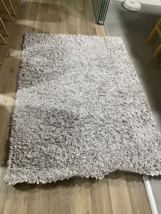 Vând covoare mici și mari