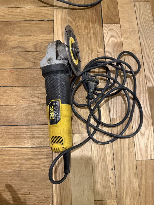 Шлифмашинка stanley FME 822