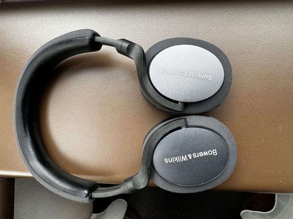 Bowers & Wilkins Px5 casca stânga nu se mai aude