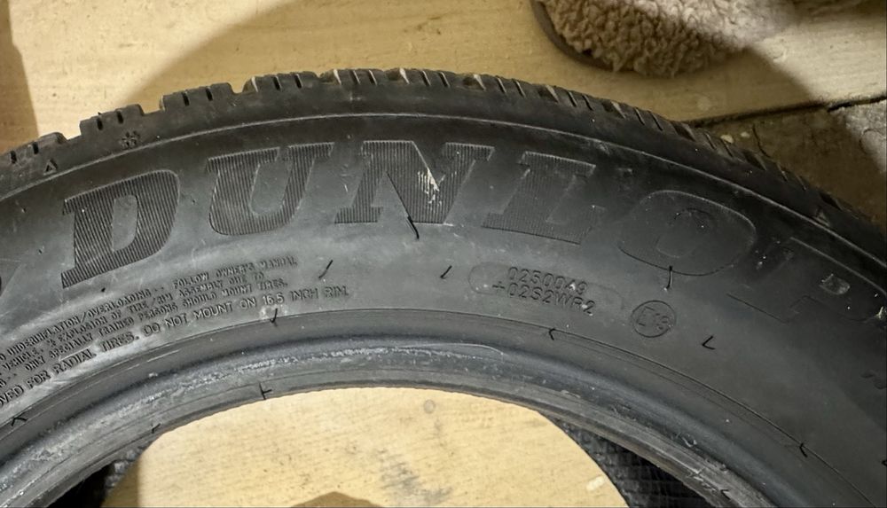 Anvelope iarna 225 / 55 / 16 Dunlop