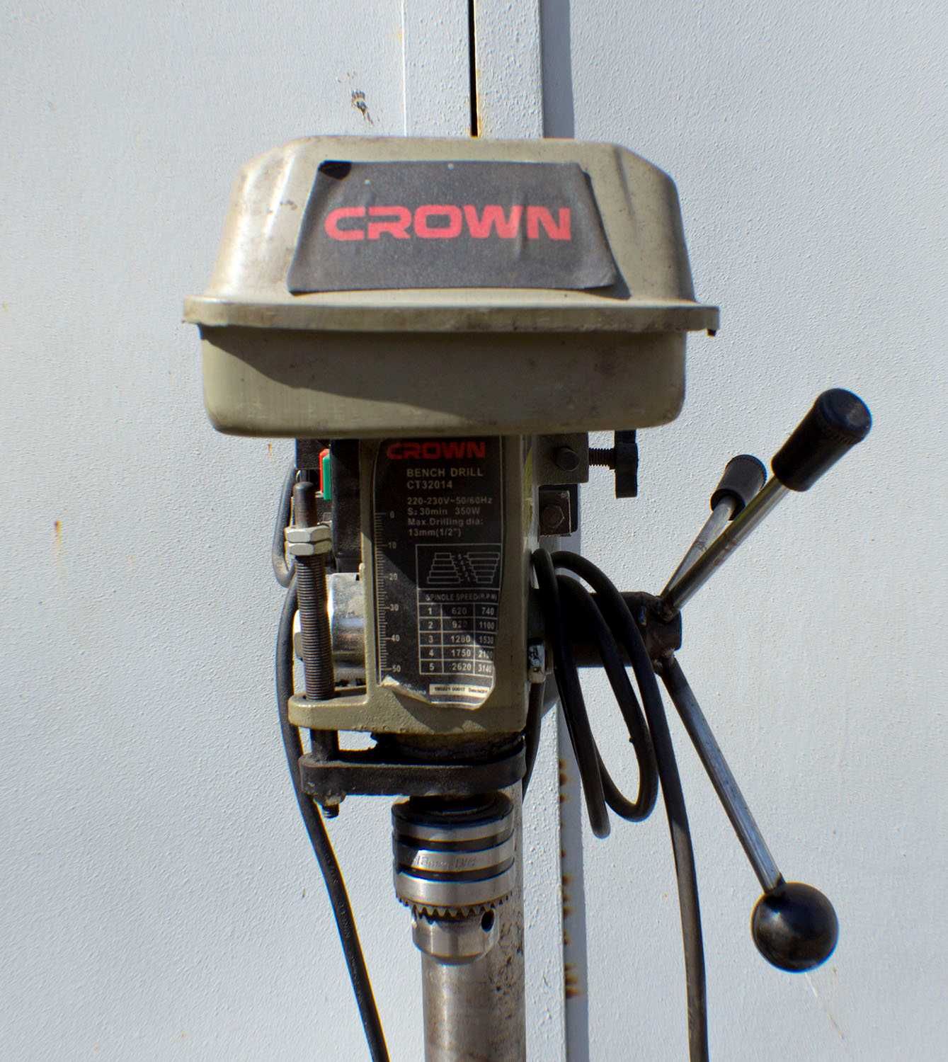 Сверлильный станок CROWN, модель: CT32014. Состояние хорошее.