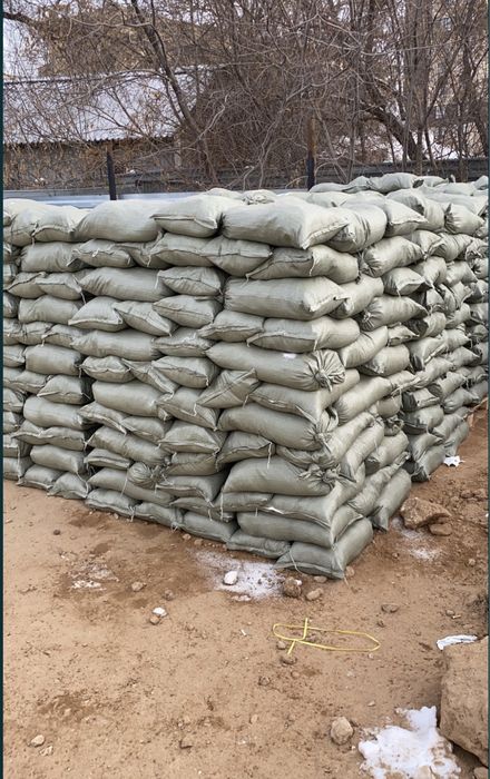 Песок в мешках по 20-25кг  цемент щебень отсев клинексқ