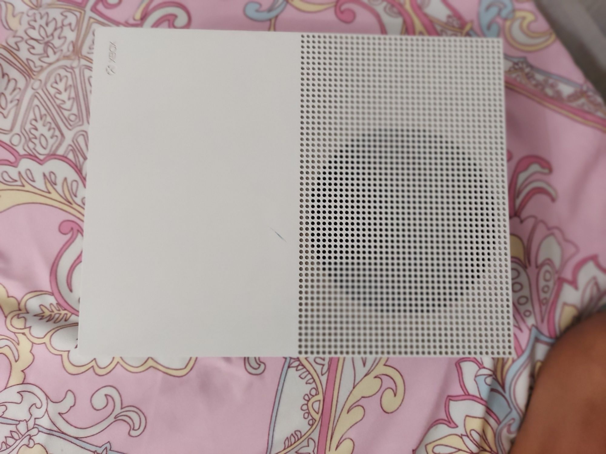 продам xbox one s СРОЧНО