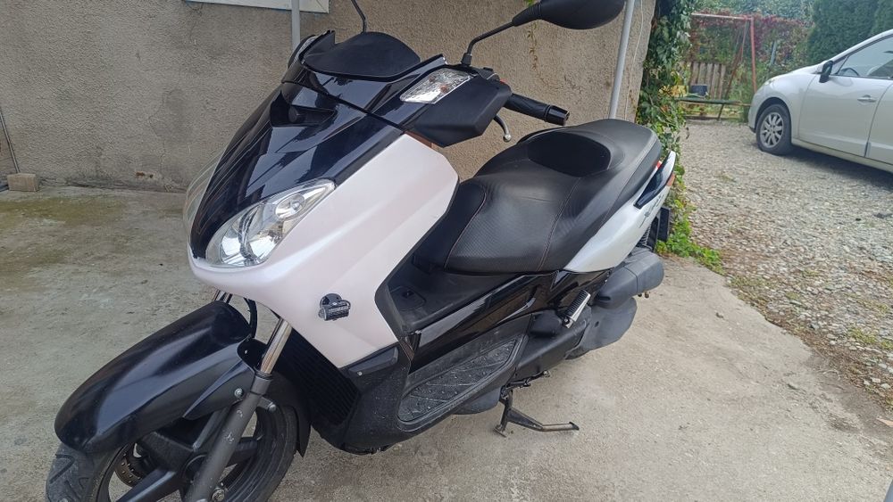 Vând Scuter Yamaha 125 xmax an 2009
