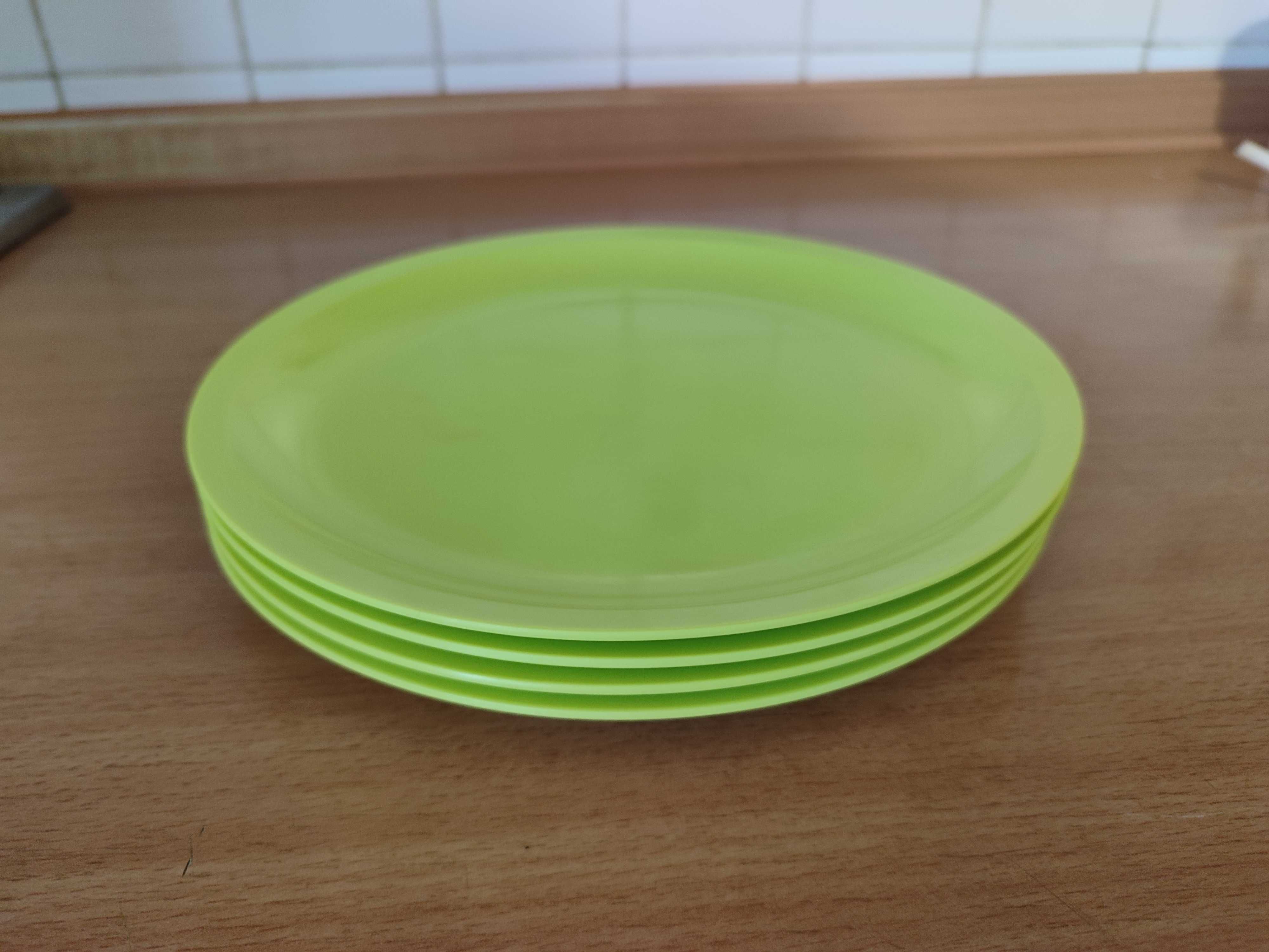 Набор из пластиковых тарелок Ektra, салатовый цвет, 4+2 штуки