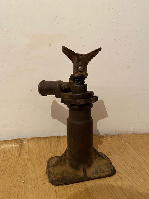 Домкрат продам срочно