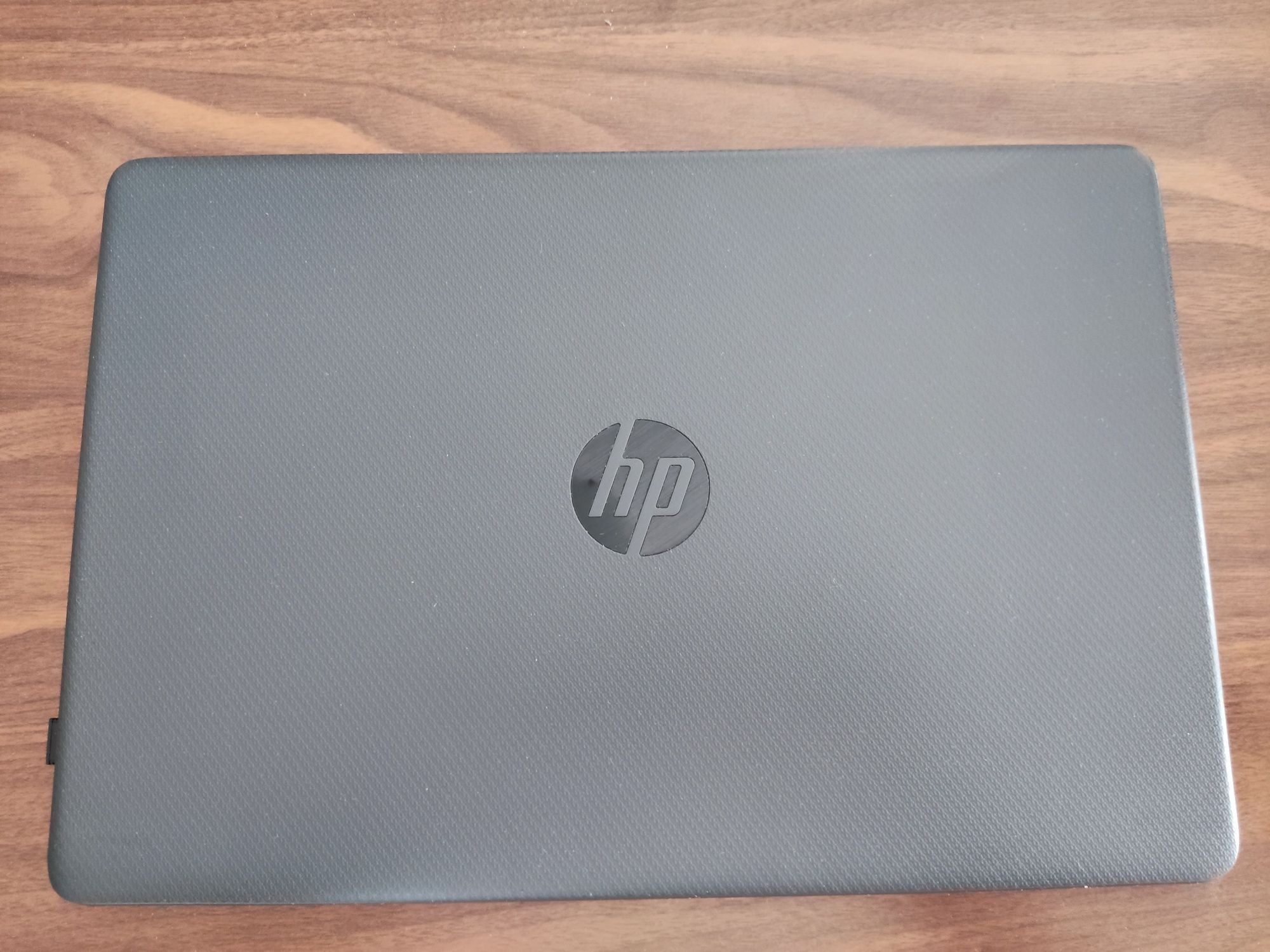 Лаптоп HP 255 G8