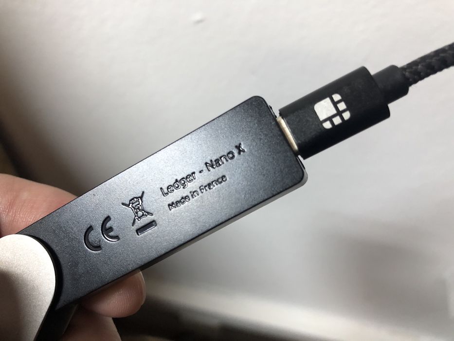Vand Ledger NANO X - portofel hardware