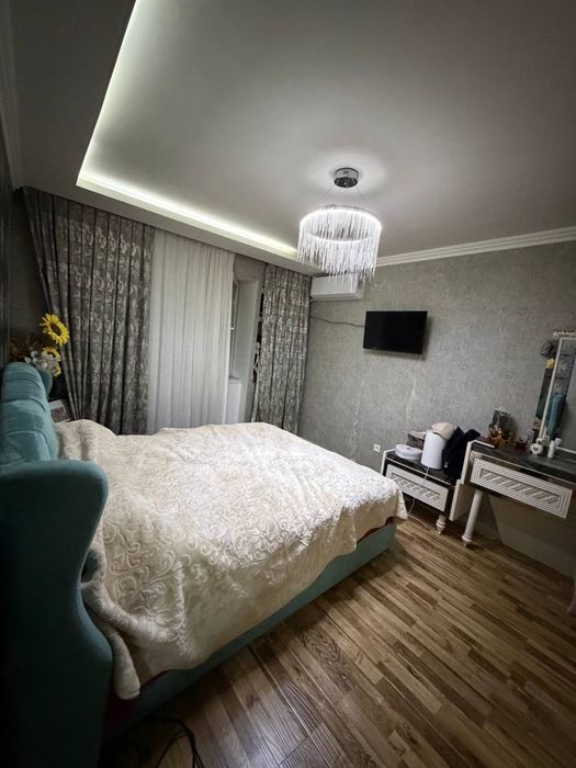 Алайский ц-2  3в4/4/4 83 м2  17 школа