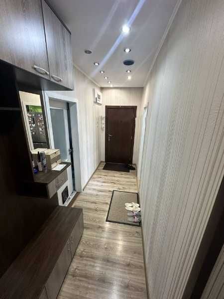 Продава се Тристаен апартамент в Карлово - 89 кв.м за 957 €/кв.м - Снимка #3
