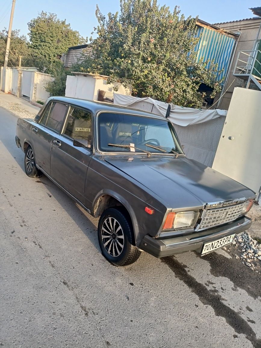 Vaz 2107 sotiladi srocne