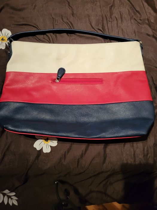 Дамска чанта в бяло,  червено и синьо