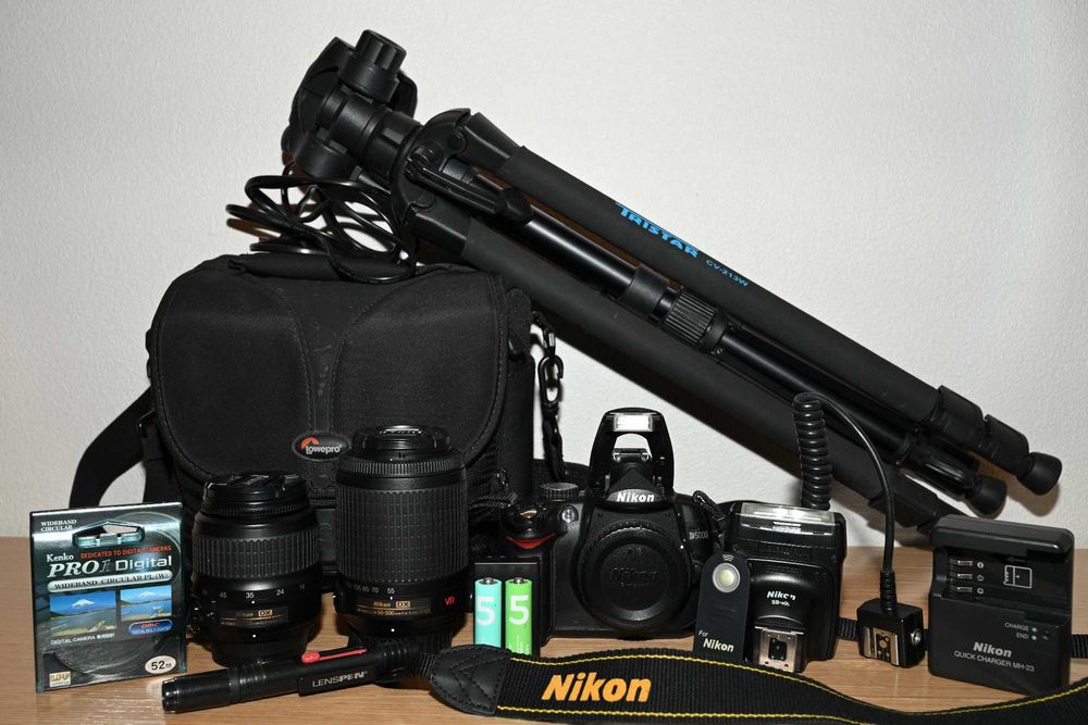 Фотоаппарат Nikon D5000 с объективами, вспышкой, штативом и фильтром
