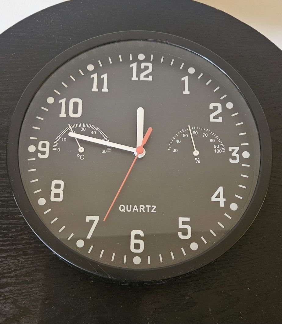 Стенен часовник QUARTZ