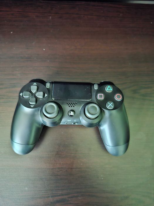PlayStation  с 1 игра към него 1TB