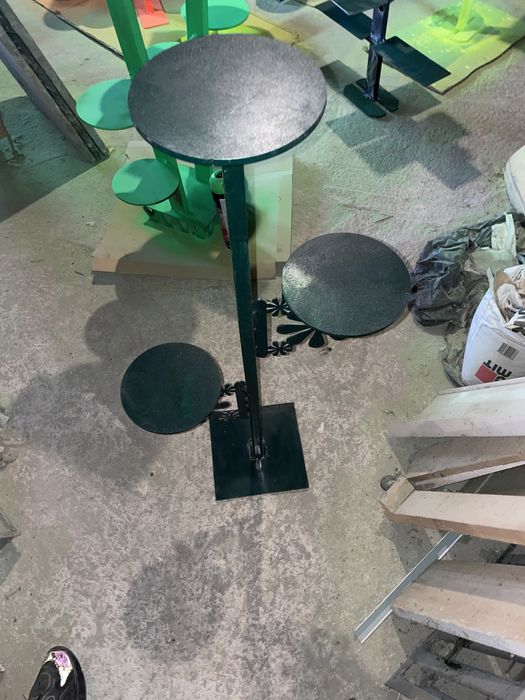 Масивни цветарници от желязо