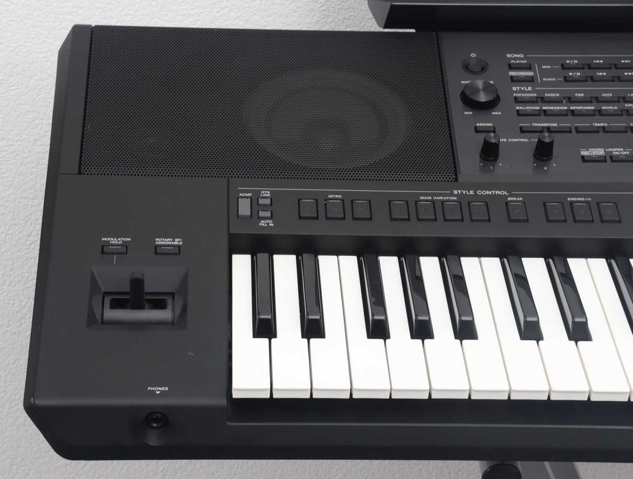 Yamaha PSR-E273 Keyboard Boxed