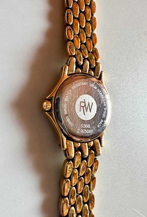 Продавам дамски часовник RAYMOND WEIL 5368 GOLD