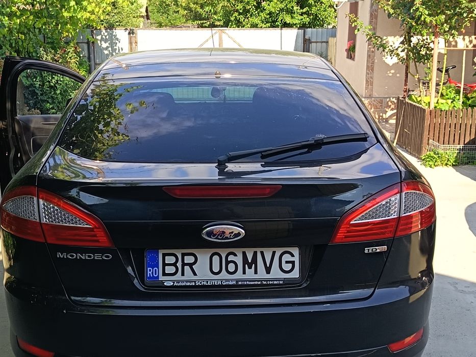 Vând Ford mondeo