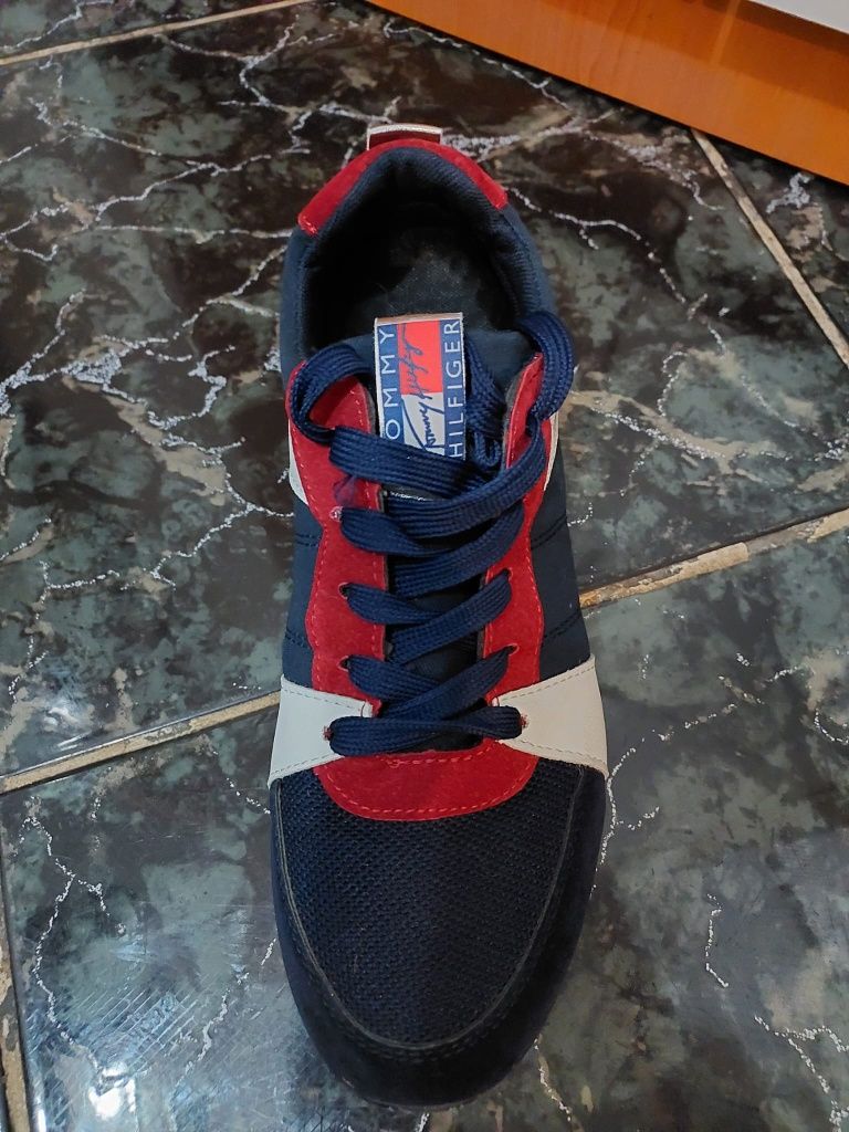 Adidași Tommy Hilfiger