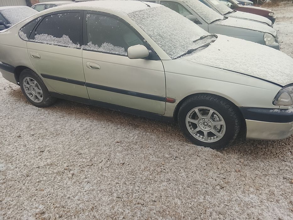 Продам toyota avensis