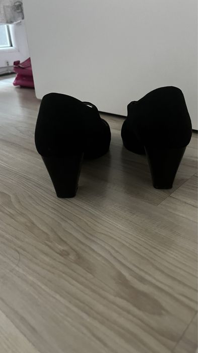 Велурени токчета