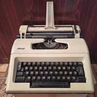 Печатная/пишущая машинка, винтаж 1980х годов.