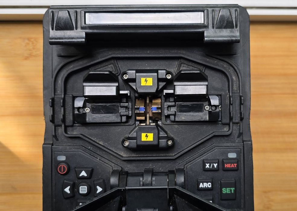 Aparat sudat fibra optica/ splicer + 2 clever / 2740 suduri