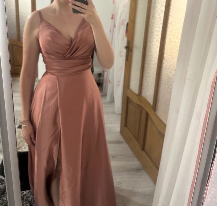 Vând rochie lungă roz plămâniu, mărimea 36-38