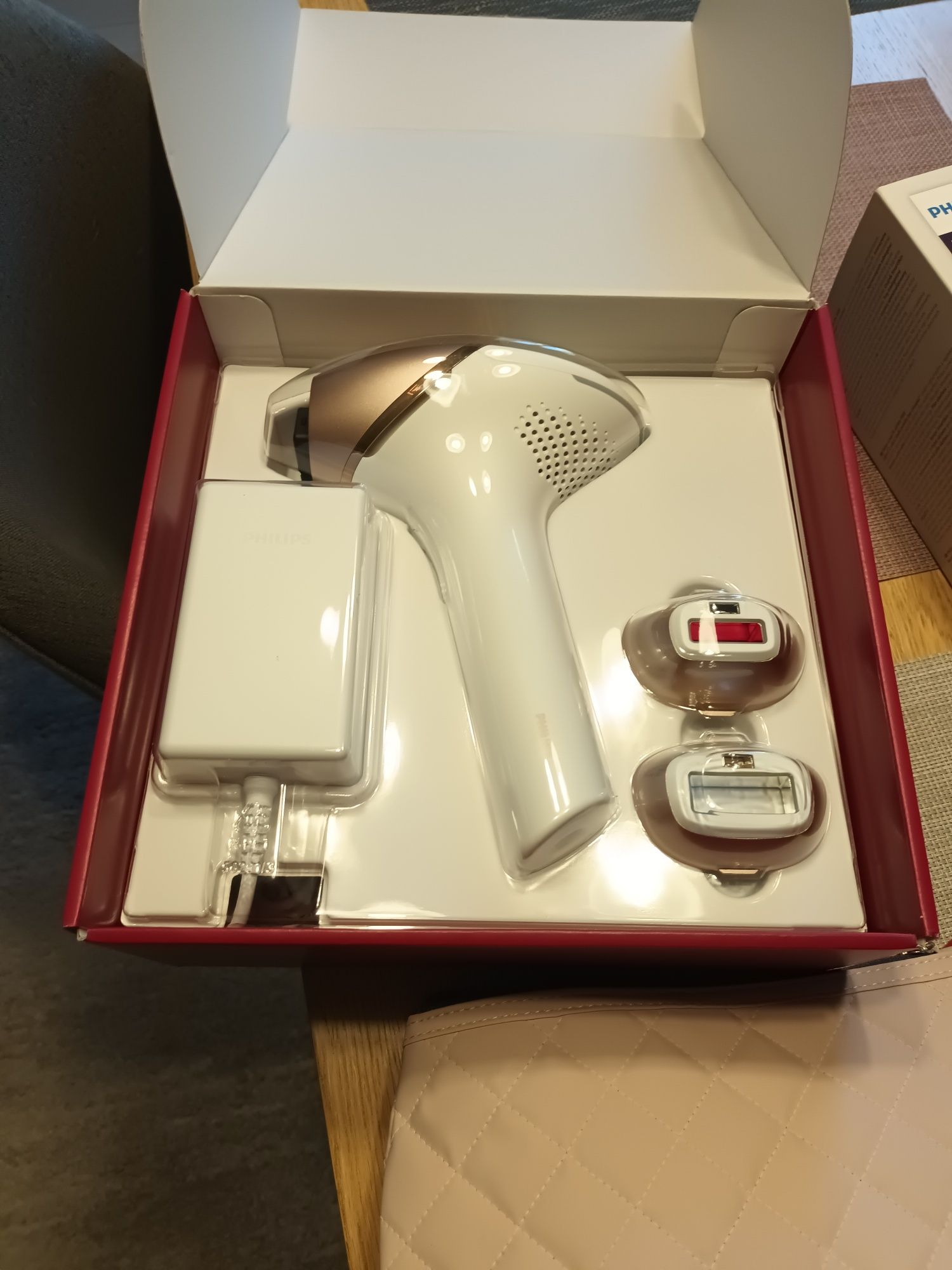 фотоепилатор " Philips - Lumea " BRI973/00 нов ( неизползван) !