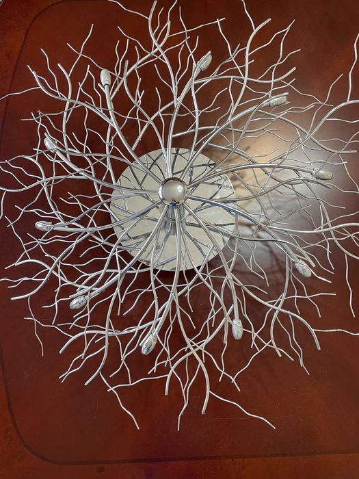 Новая испанская люстра на 10 галогеновых лампочек по 20W.