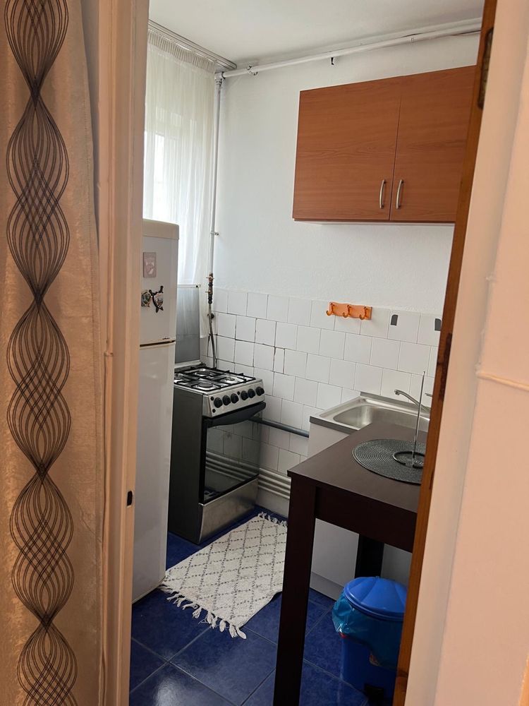 Închiriez garsoniera confort I