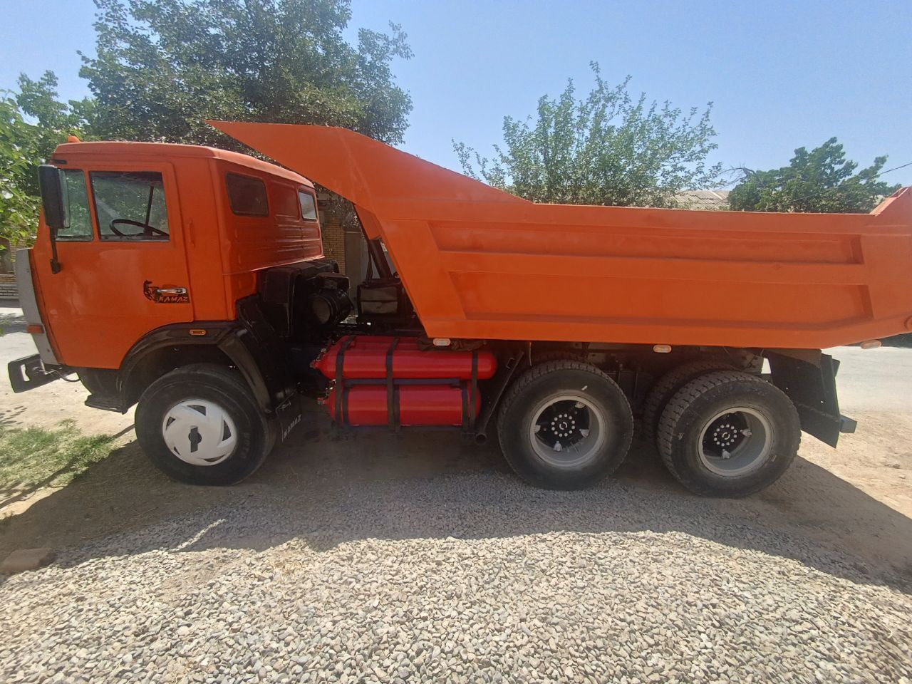 Kamaz samosval sotiladi