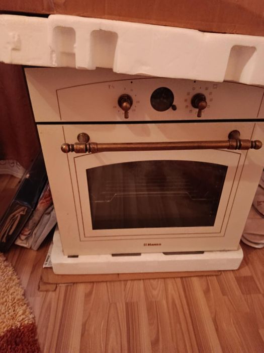 Cuptor electric și plită pe gaz