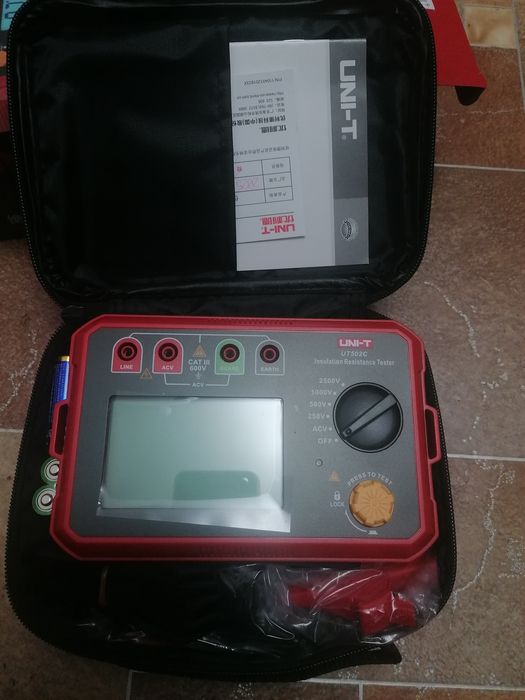 Мегаомметр, измеритель сопротивления изоляции UNI-T UT502C