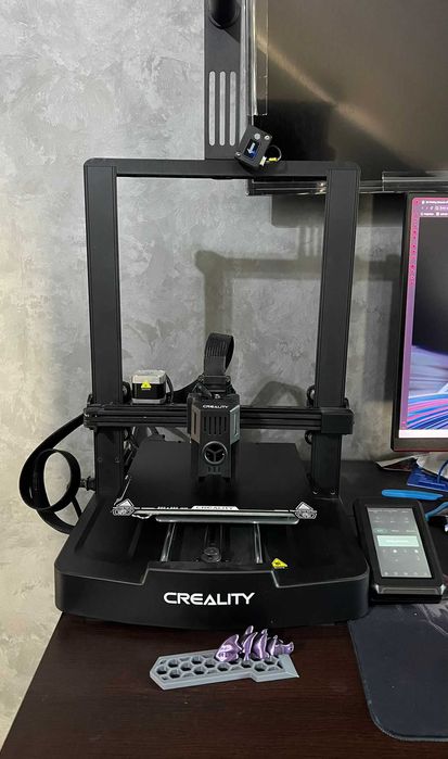 Imprimantă 3D Creality Ender 3 V3 KE – stare bună, folosită puțin