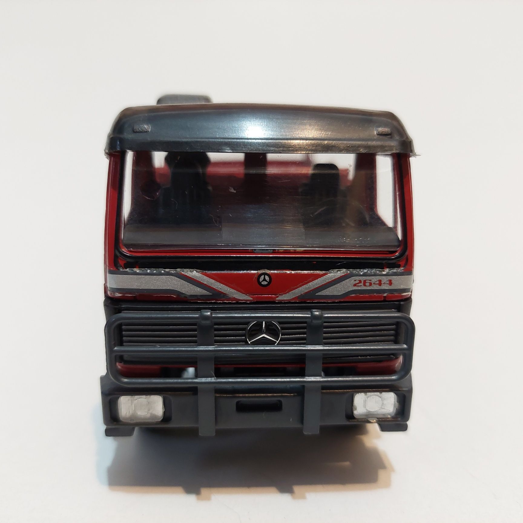 Macheta camion Mercedes-Benz scara 1/43