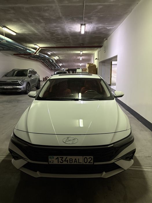 Hyundai Elantra 2023г
