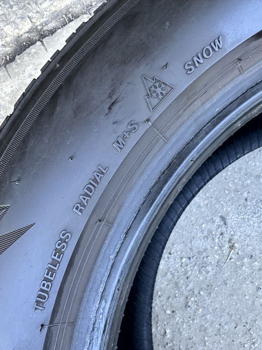 205/60 R16 Bridgestone Blizzak LM005 DOT 2324