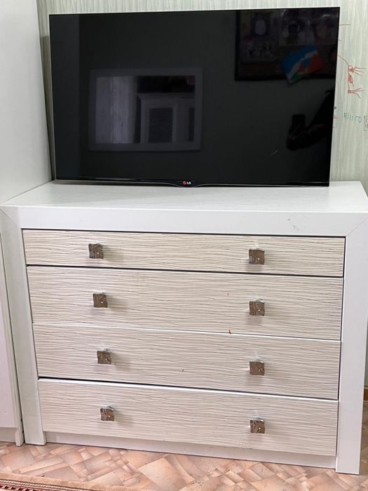 Зеркало с камодом