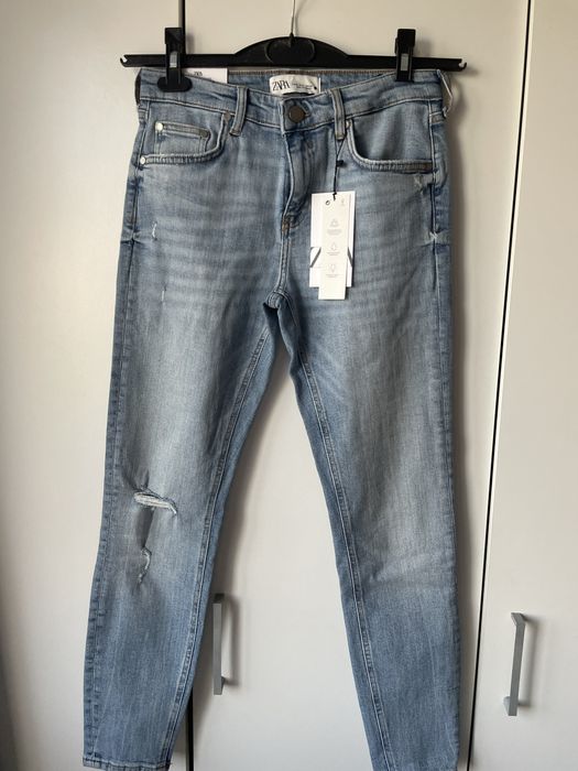 Нови дънки с етикет на zara , зара 36,38 и 40 размери
